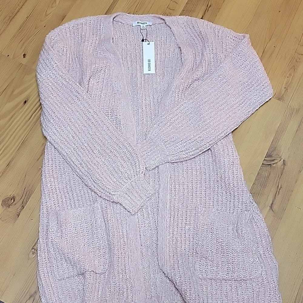 Gorgeous BB Dakota sweater size M - Picture 1 of 3